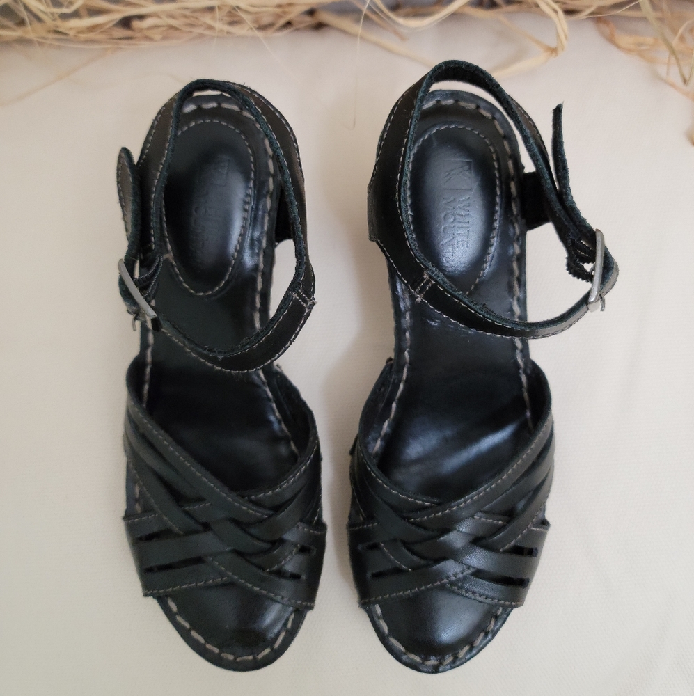 White Mountain Black Tigerlily Sandals

SIZE 5.5